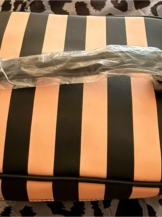 Victoria's Secret Pink and Black Striped Cosmetic Case NWT - Picture 5 of 7